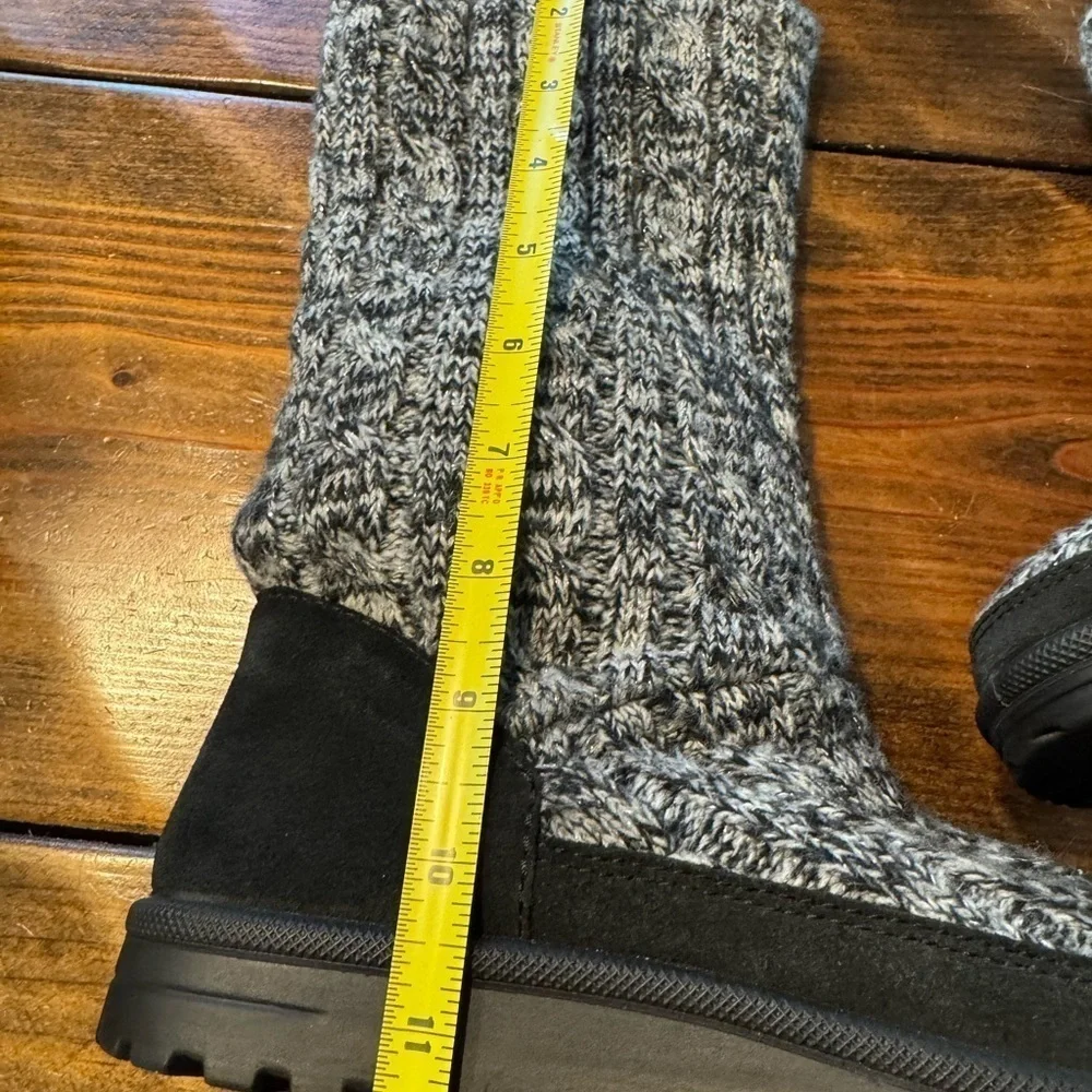 Abeo Knit & suede boots. New without box never worn. Size 6 black/gray